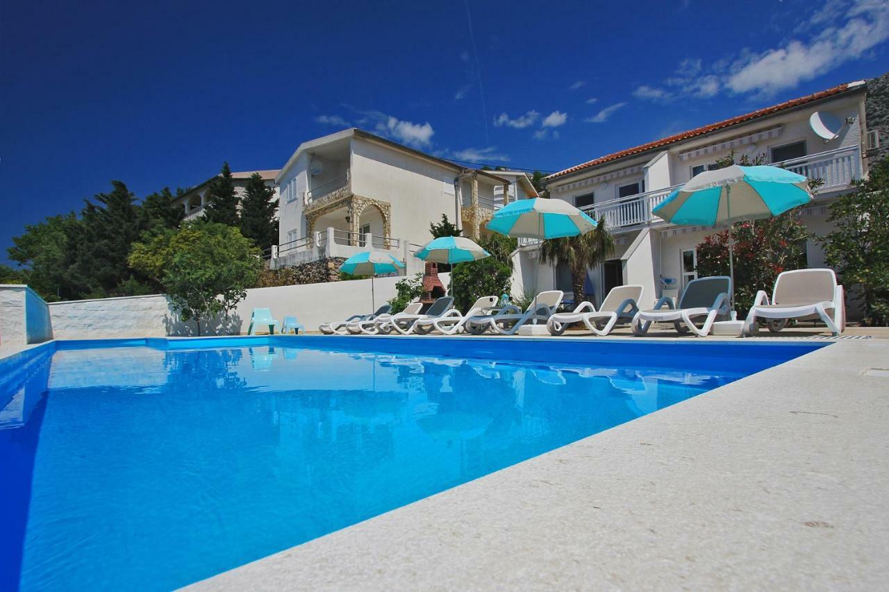 Beachfront Apartments Anita With Pool Karlobag Esterno foto