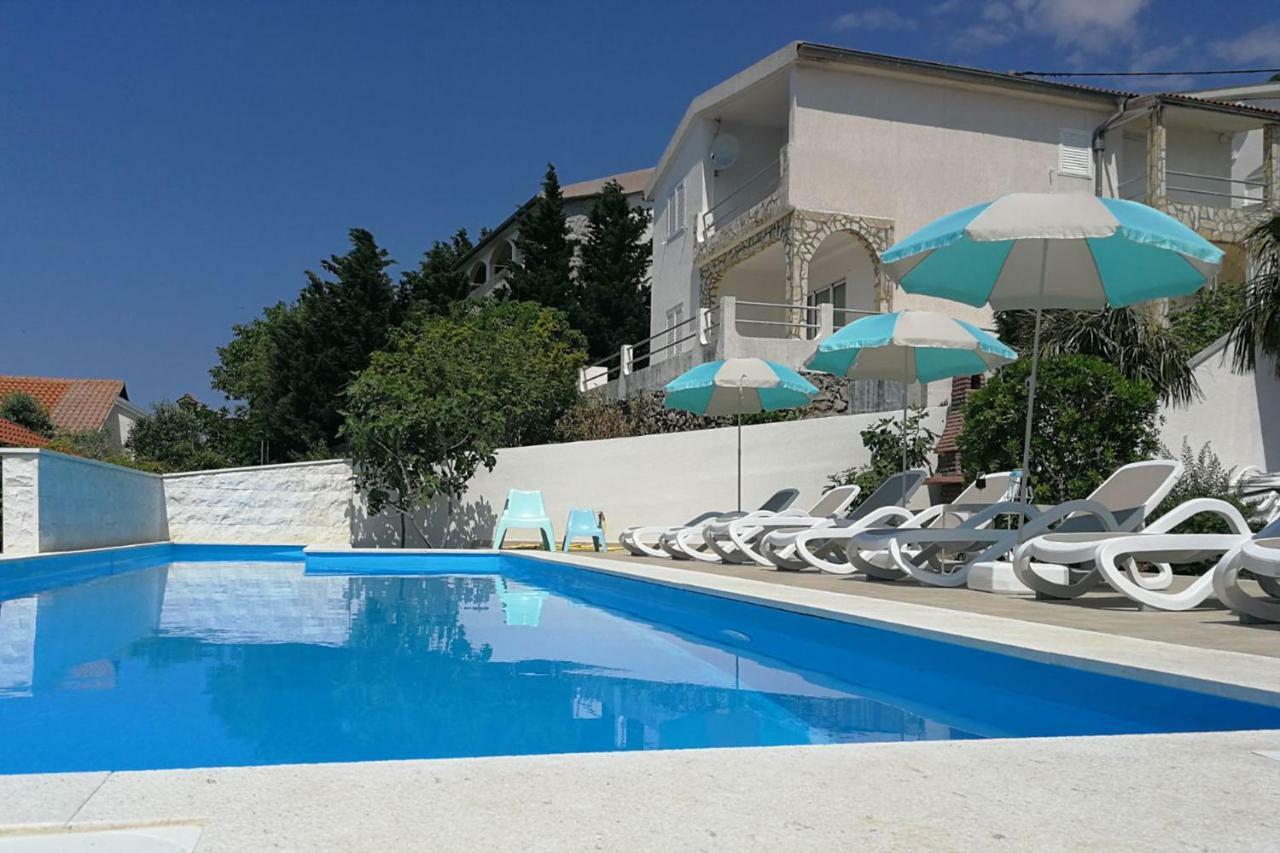 Beachfront Apartments Anita With Pool Karlobag Esterno foto