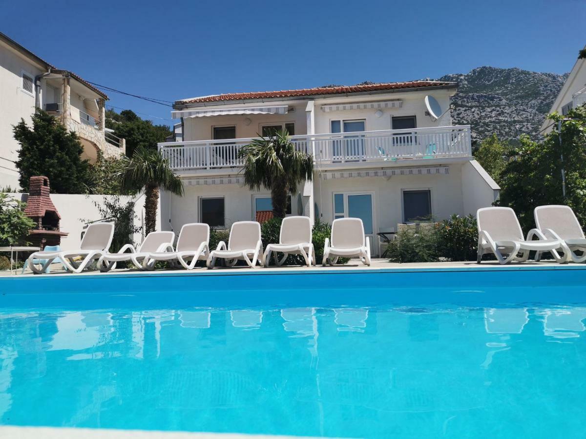 Beachfront Apartments Anita With Pool Karlobag Esterno foto