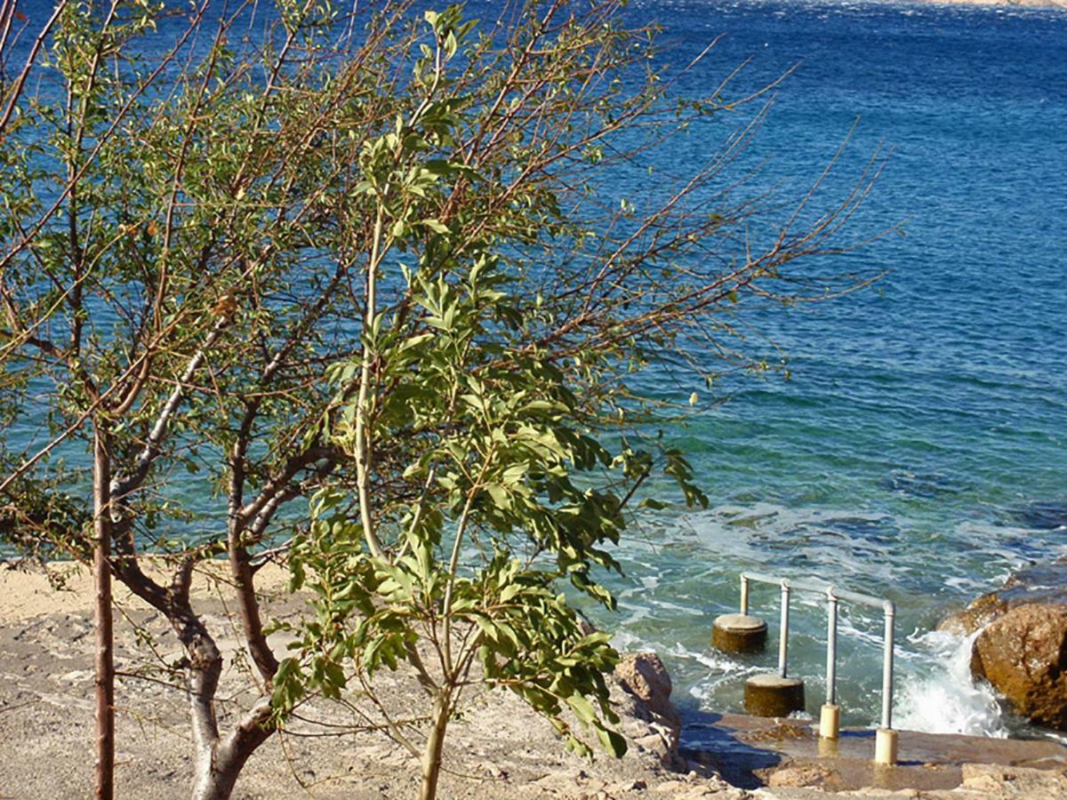 Beachfront Apartments Anita With Pool Karlobag Esterno foto