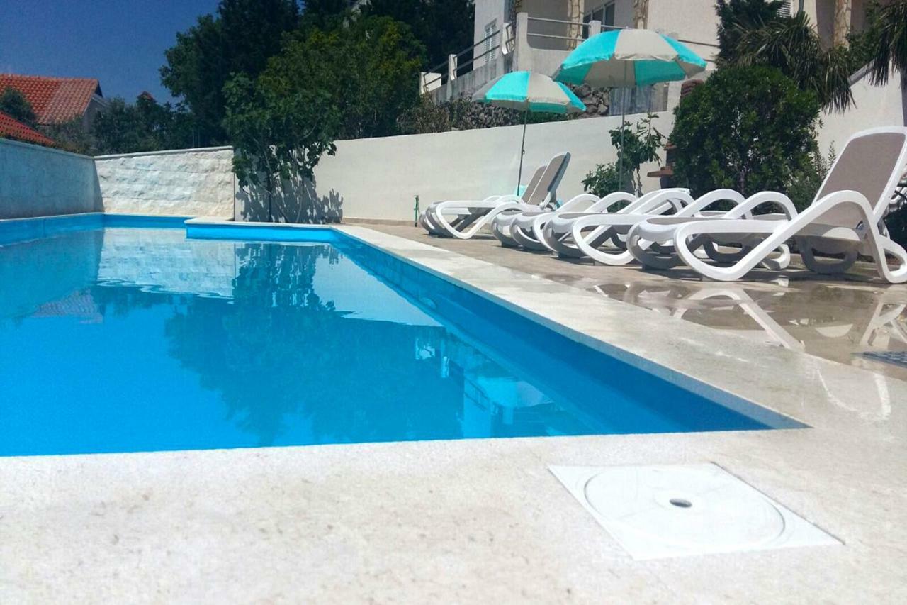Beachfront Apartments Anita With Pool Karlobag Esterno foto